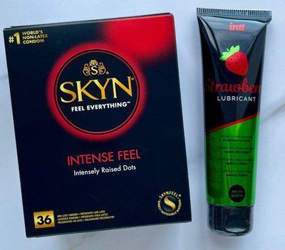 Набір Skyn Intense feel 36 шт + Лубрикант на водній основі Intt Strawberry (100 мл) SOS1179 фото