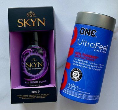Комплект ONE UltraFeel 2-in-1 10 шт + Лубрикант на силиконовой основе SKYN ALL NIGHT LONG, 80 мл SOS1230 фото