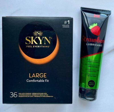 Набор SKYN Large, 36 шт. + Лубрикант на водной основе Intt Strawberry (100 мл) &nbsp;SOS1180 фото