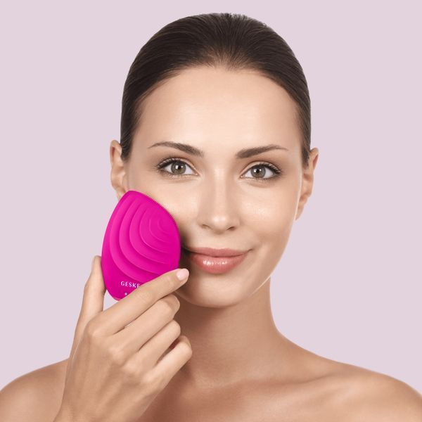 Електронна ультразвукова щітка для обличчя GESKE Sonic Facial Brush 5в1 magenta HB0065 фото