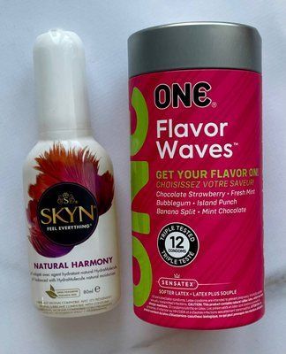Комплект ONE Flavor Waves 12 шт + Лубрикант на водной основе SKYN NATURAL HARMONY, 80 мл SOS1234 фото