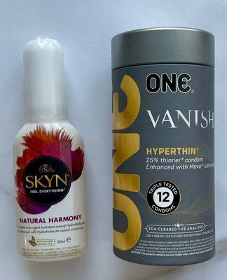 Комплект ONE Vanish ультратонкие 12 шт + Лубрикант на водной основе SKYN NATURAL HARMONY, 80 мл SOS1235 фото