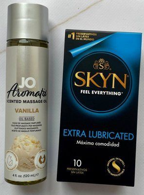 Комплект Skyn Exstra Lube 10 шт і System JO Aromatix &mdash; Massage Oil &mdash; Vanilla 120 мл SOS1431 фото