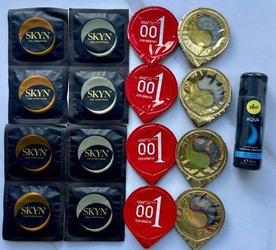 Набір з 16 штук Olo, Skyn + лубрикант pjur Aqua (30 мл) SOS4039 фото
