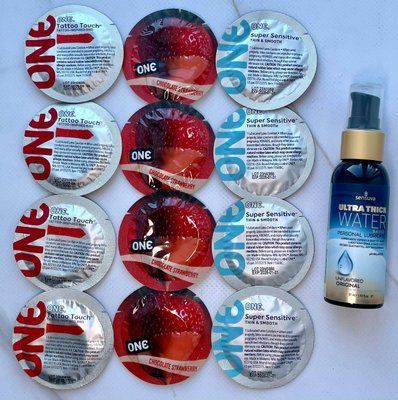 Набір 12 штук ONE Super Sensitive, Tattoo Touch, Flavor Waves + Sensuva Ultra-Thick Water-Based (57 мл) SOS3940 фото