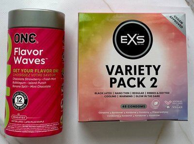 КОМПЛЕКТ резинок ONE Flavor Waves 12 шт - EXS Mixed Variety Pack 2, 48 шт SOS3140 фото