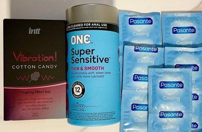 Набор 22 шт ONE Super Sensitive &ndash; Pasante Cooling + Жидкий вибратор Intt Vibration Cotton Candy (15 мл) SOS1540 фото