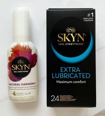 Комплект SKYN Extra Lube 24шт + Лубрикант Skyn Natural Harmony 80 мл SOS2096 фото