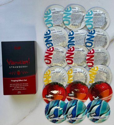 Набор 18 шт ONE Classic, Super Sensitive, Super Studs, Extreme ribs, Flavor Waves + Intt Vibration Strawberry (15 мл) SOS1745 фото