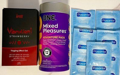 Комплект 22 шт ONE Mixed Pleasures + Pasante Cooling + Жидкий вибратор Intt Vibration Strawberry (15 мл) SOS1545 фото