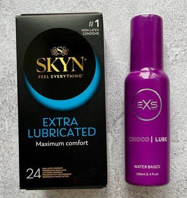 Комплект Skyn Extra Lube 24 шт - Лубрикант EXS Choco Lube 100 мл SOS2599 фото