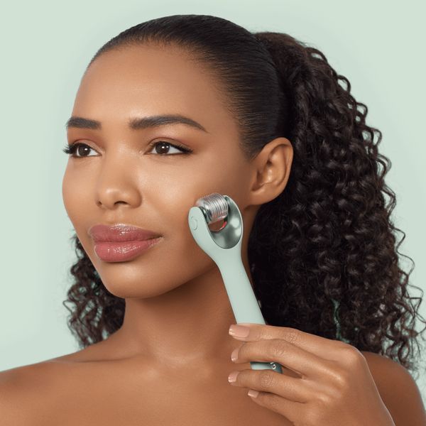 Электронный роллер для лица с микроиглами GESKE MicroNeedle Face Roller 9в1 green HB0195 фото