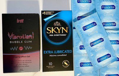 Комплект 20 шт Skyn Exstra Lube - Pasante Cooling + Рідкий вібратор Intt Vibration Bubble Gum (15 мл) SOS1499 фото