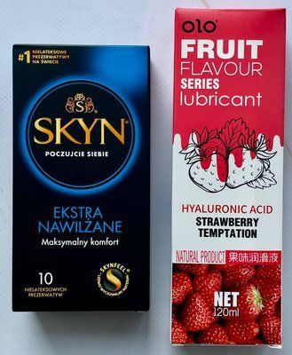Комплект SKYN Extra Lube, 10 шт + Гель-лубрикант клубничный 120 мл OLO SOS3651 фото