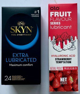 Комплект SKYN Extra Lube, 24 шт + Гель-лубрикант клубничный 120 мл OLO SOS3652 фото