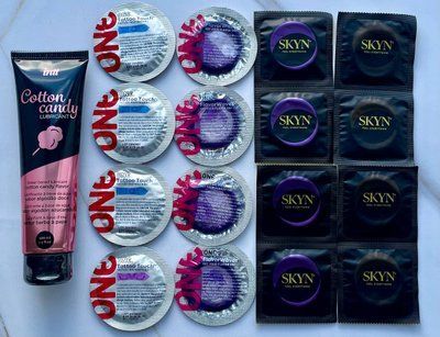 Набор из 16 штук Skyn, One + лубрикант Intt Cotton Candy (100 мл) SOS4052 фото
