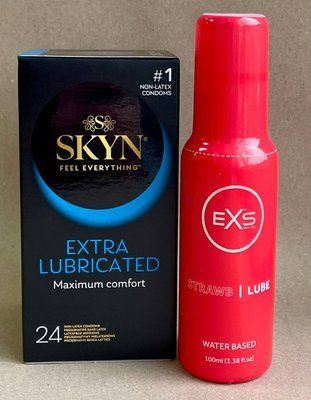 Набір SKYN Extra Lube 24 шт + EXS Strawberry Lube Water Based 100 мл SOS1069 фото