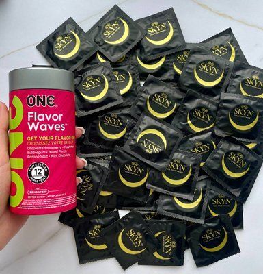 Набір 50 шт Skyn Original + 12 шт ONE Flavor Waves SOS2503 фото