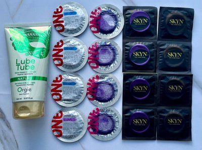 Набор из 16 штук Skyn, One + лубрикант LUBE TUBE NATURE, 150 мл ORGIE SOS4053 фото
