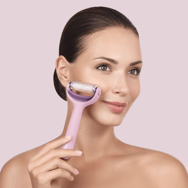 Електронний ролер для обличчя та тіла з мікроголками GESKE MicroNeedle Face&Body Roller 8в1 pink HB0203 фото