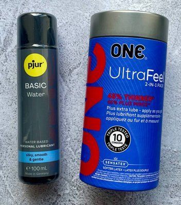 Набір ONE UltraFeel 2-in-1 10 шт - Лубрикант pjur Basic waterbased 100 мл SOS2611 фото