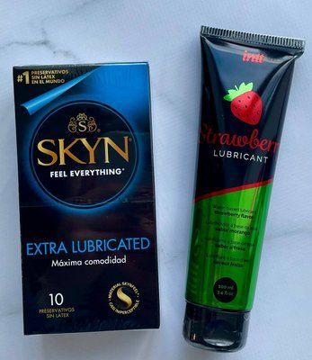 Набір Skyn Exstra Lube 10 шт + Лубрикант на водній основі Intt Strawberry (100 мл) SOS1174 фото