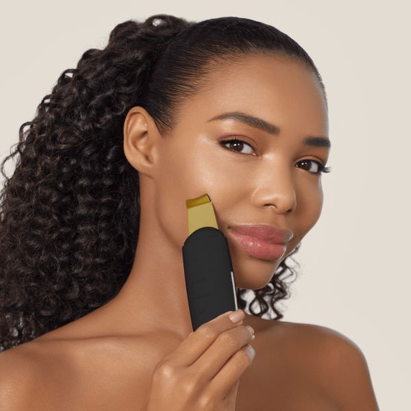Мікрострумовий скрабер для шкіри та усунення чорних точок GESKE MicroCurrent Skin Scrubber&Blackhead Remover 9в1 gray HB0141 фото