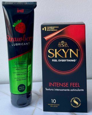 Набір SKYN Intense Feel 10 шт + Лубрикант на водній основі Intt Strawberry (100 мл) SOS1176 фото